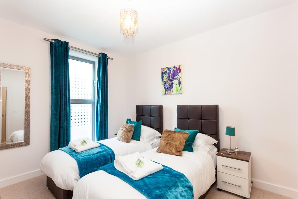 Self-Contained Town Centre One Bedroom Apartments By Helmswood Serviced Apartments Redhill  Exterior photo